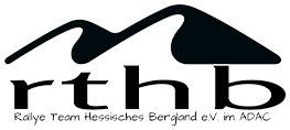 Logo des Rallye Team Hessisches Bergland e.V. im ADAC mit stilisierten schwarzen Bergen über dem Schriftzug rthb.